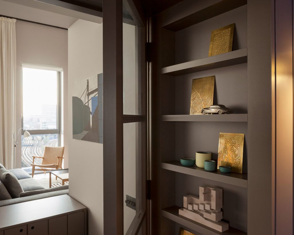 shelf detail behind lounge doors